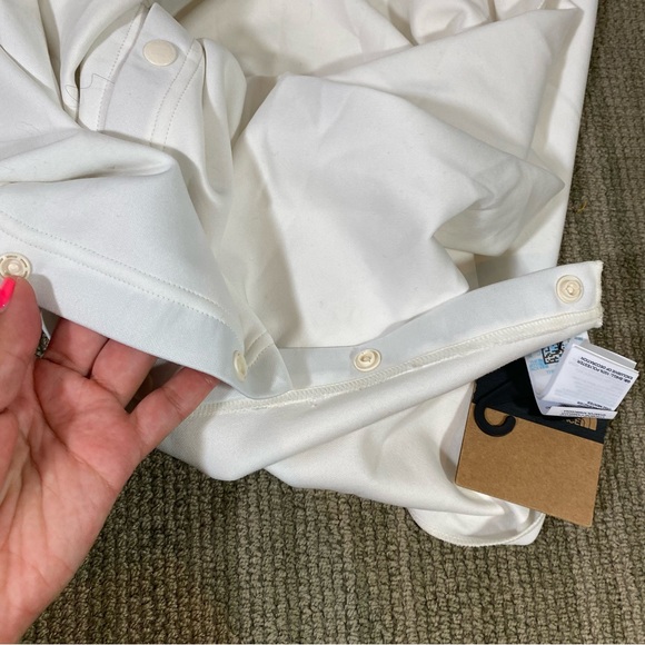 NEW North Face Supine Scarf In White - Picture 6 of 10